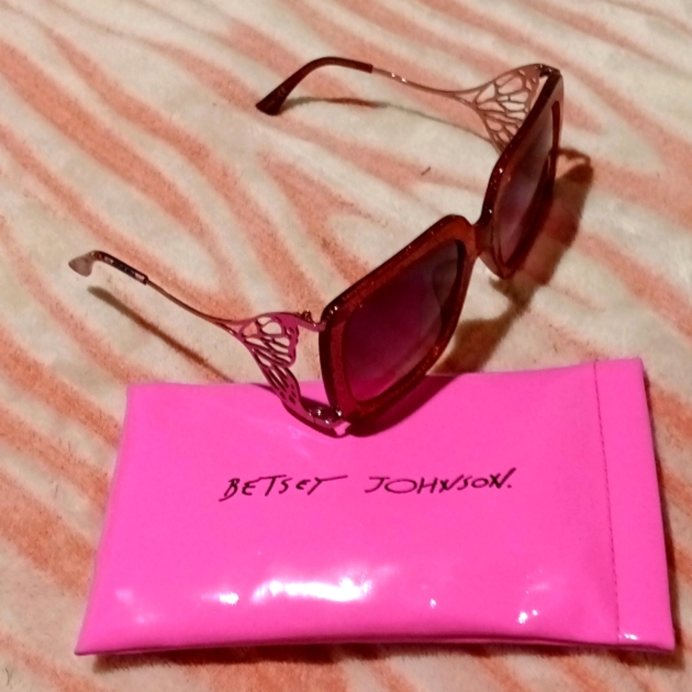 Sunglasses(never worn)